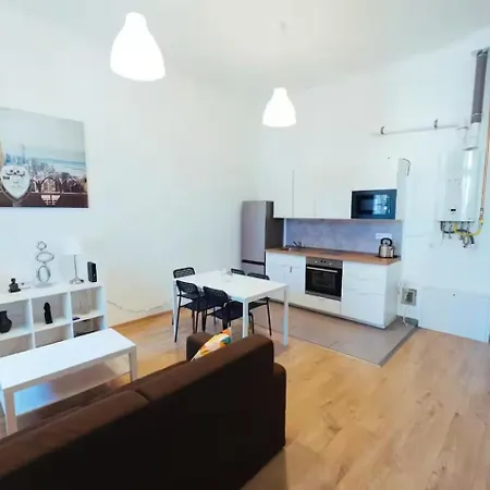 Akacfa - Spacious Centre דירה *