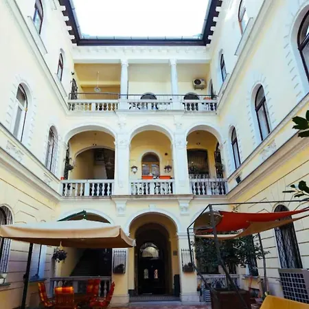 Apartment Akacfa - Spacious Centre Budapest