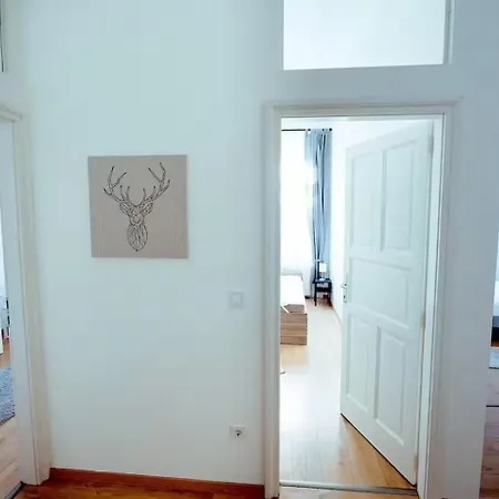 Akacfa - Spacious Centre Apartment